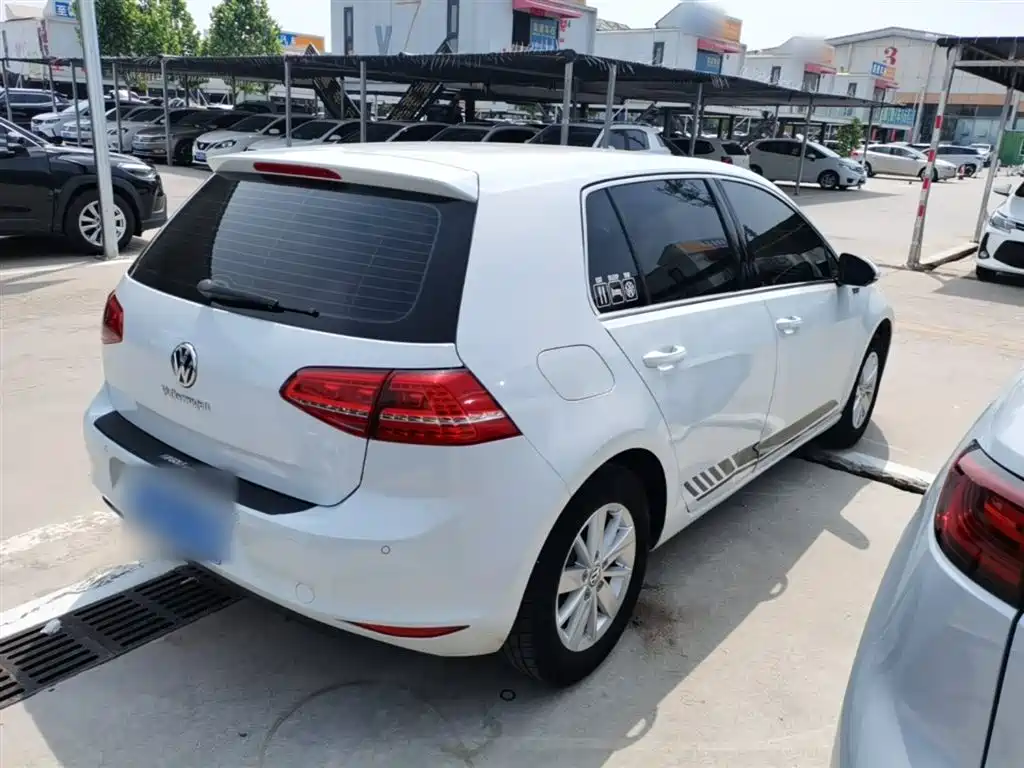 Volkswagen Golf 2014 1.6L Automatic Fashion Edition фото 7
