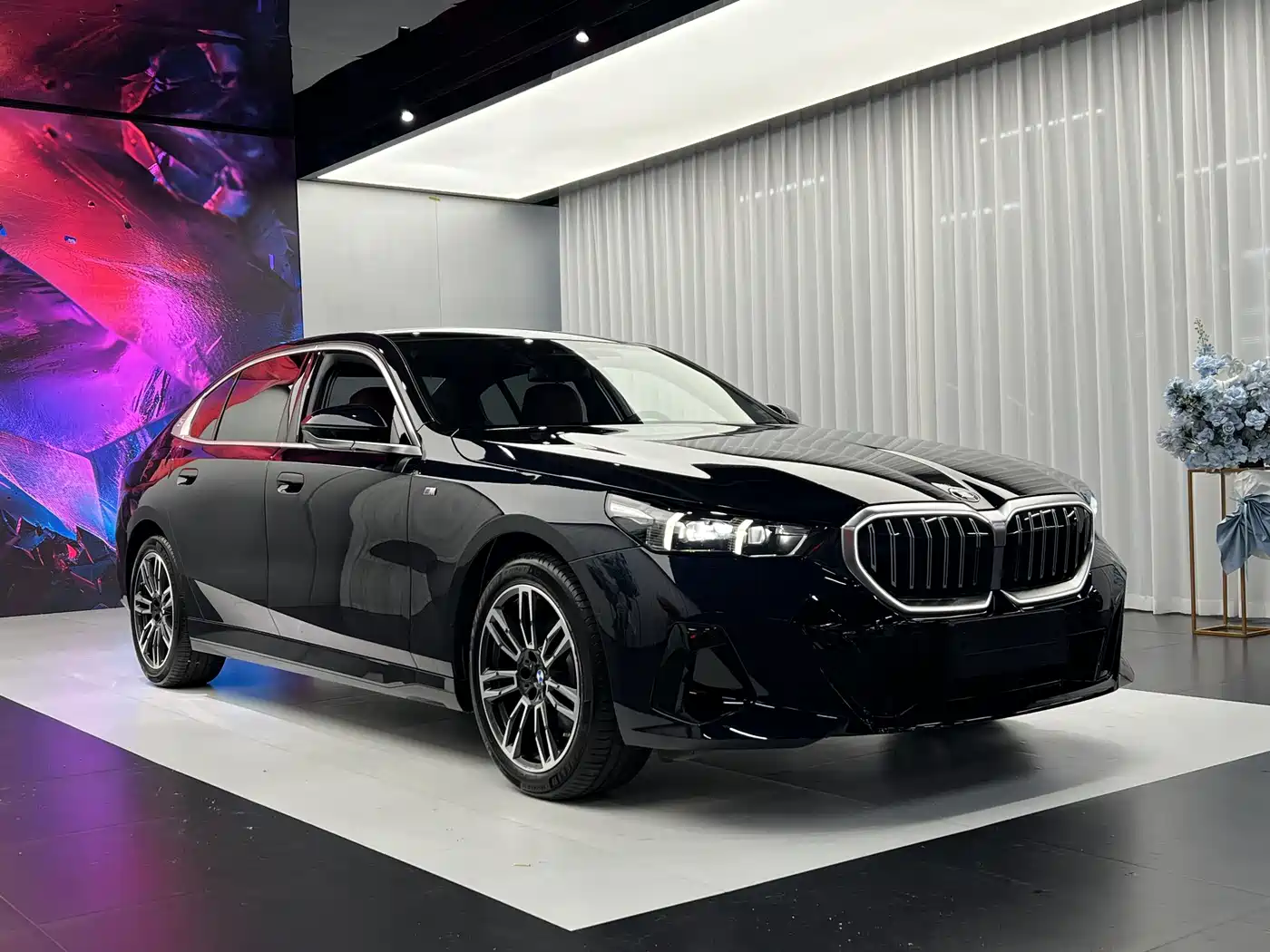 BMW 5 Series 2025 525Li M Sport Package фото 3
