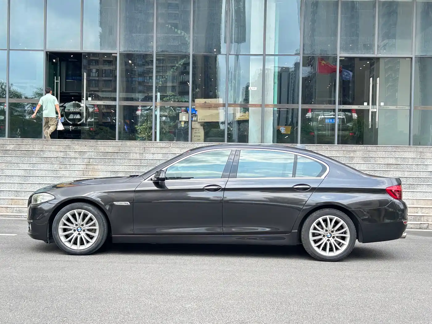 BMW 5 Series 2014 525Li Luxury Design Package фото 3
