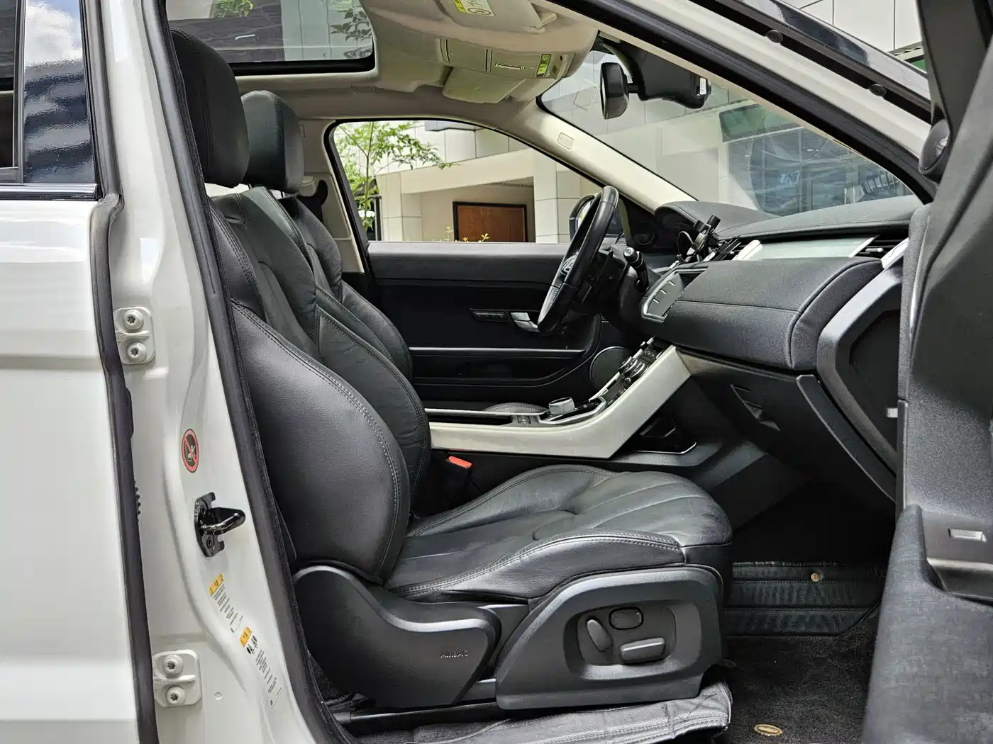 Land Rover Range Rover Evoque (Import) 2014 2.0T 5-door Brilliance Sport фото 8