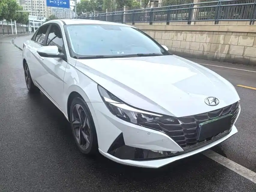 Hyundai Elantra 2022 1.5L CVT GLX Elite Edition фото 3