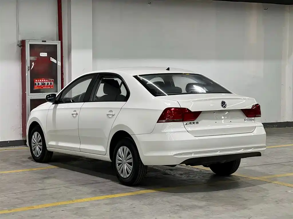 VOLKSWAGEN SANTANA