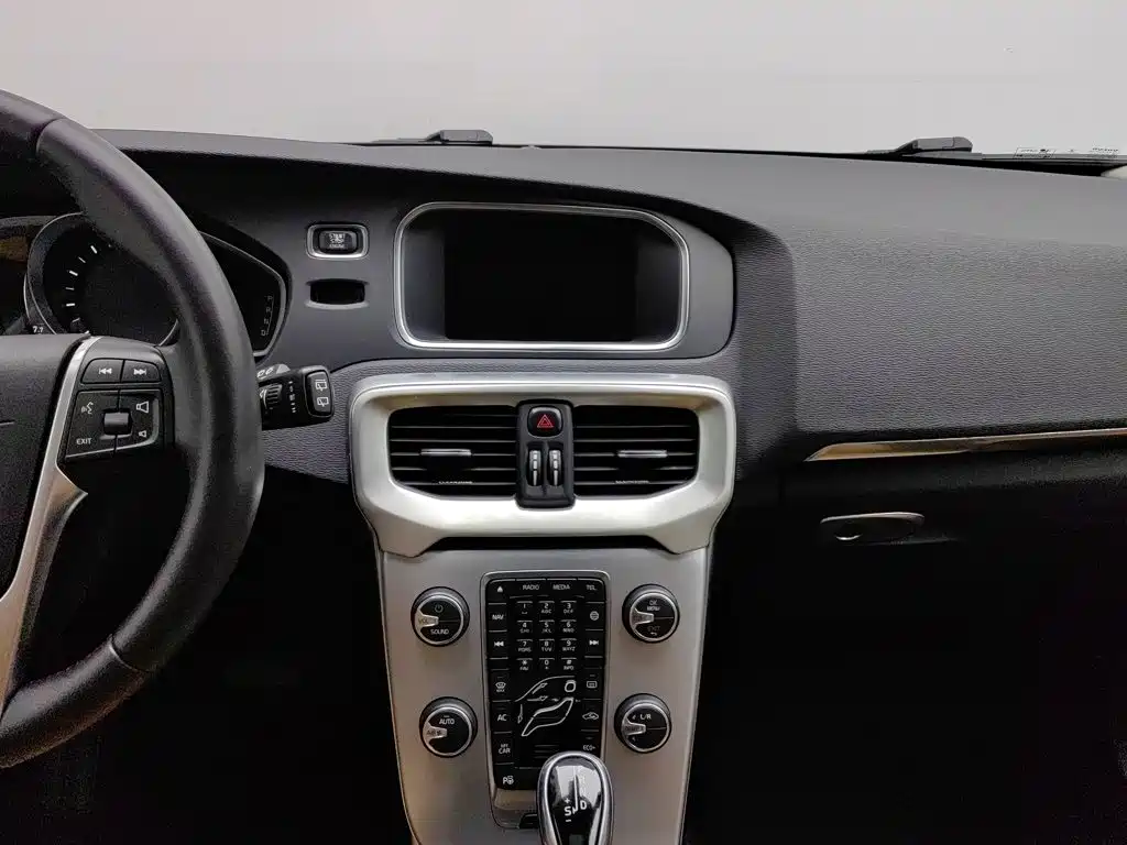 Volvo V40 2017 2017 T3 R-Design