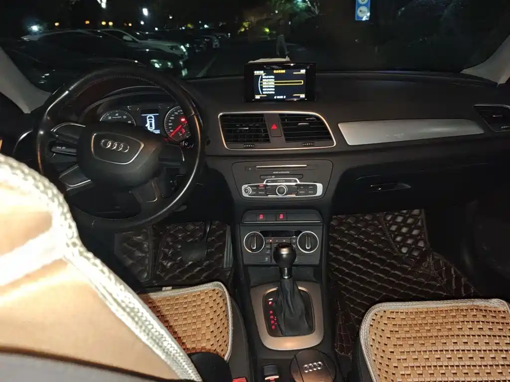 Photo 5 - Audi Q3