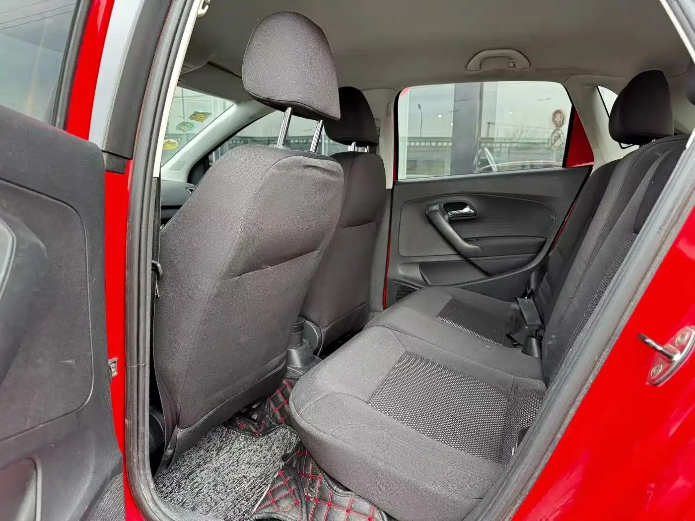 Volkswagen Polo 2011 1.6L Automatic Cool Edition фото 6