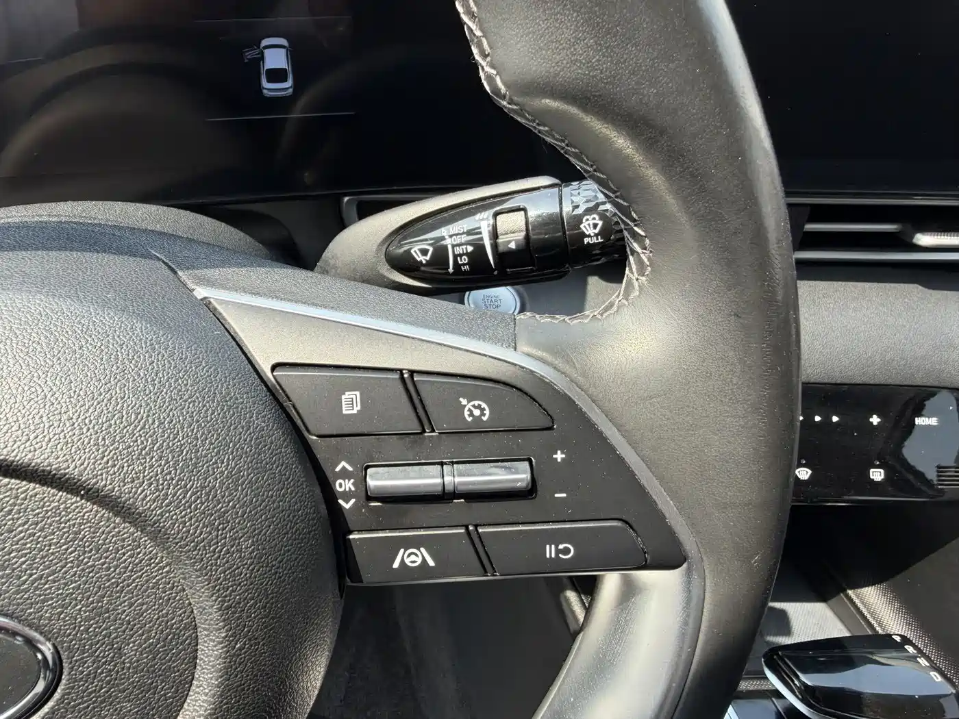 Hyundai Elantra 2021 1.5L CVT LUX Premium Edition фото 11
