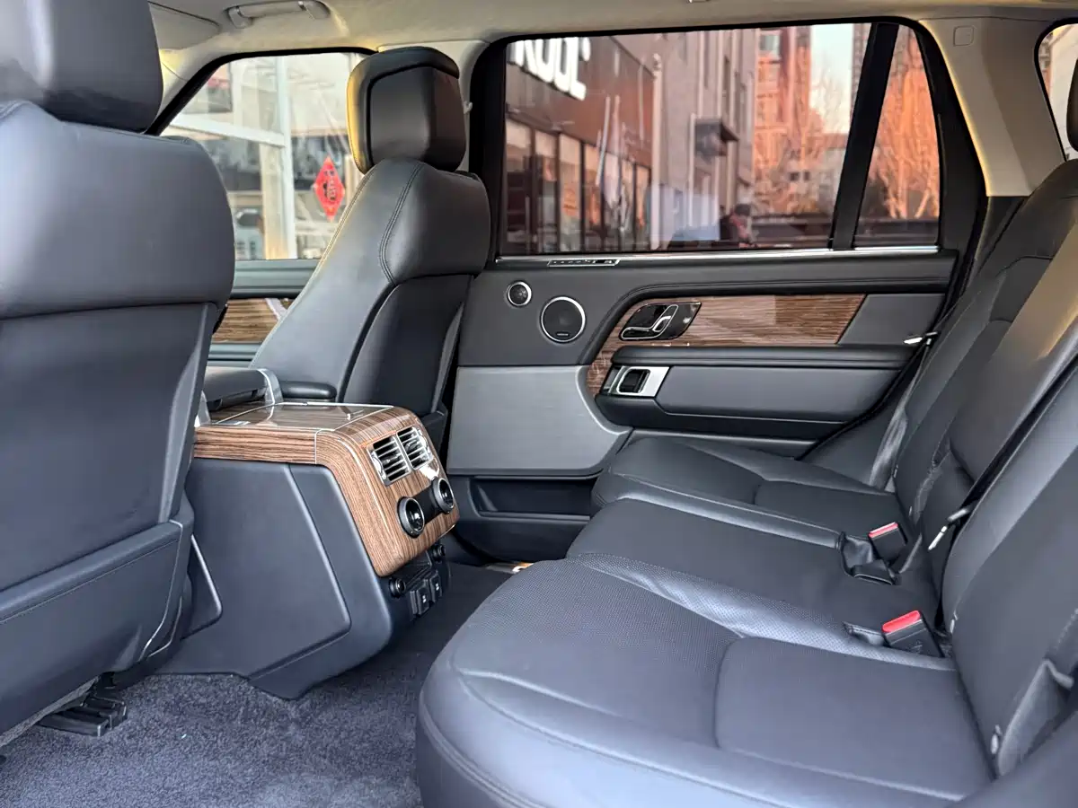 Land Rover Range Rover 2018 3.0 SC V6 Vogue Heritage Extended Edition фото 10