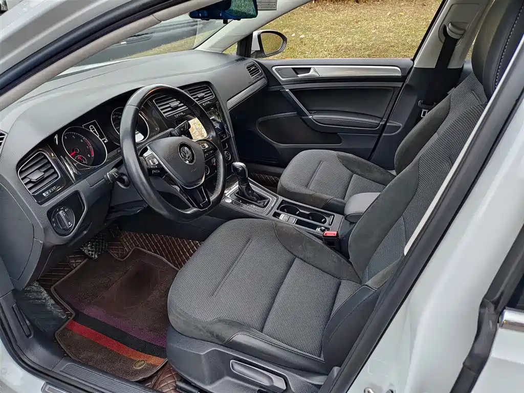 Volkswagen Golf 2020 Beloved Edition 280TSI DSG Comfort фото 7