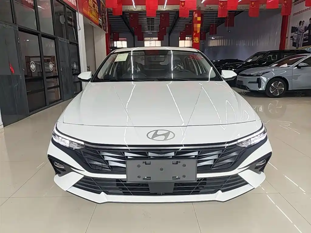 Hyundai Elantra 2023 1.5L CVT GLX Elite Edition фото 3