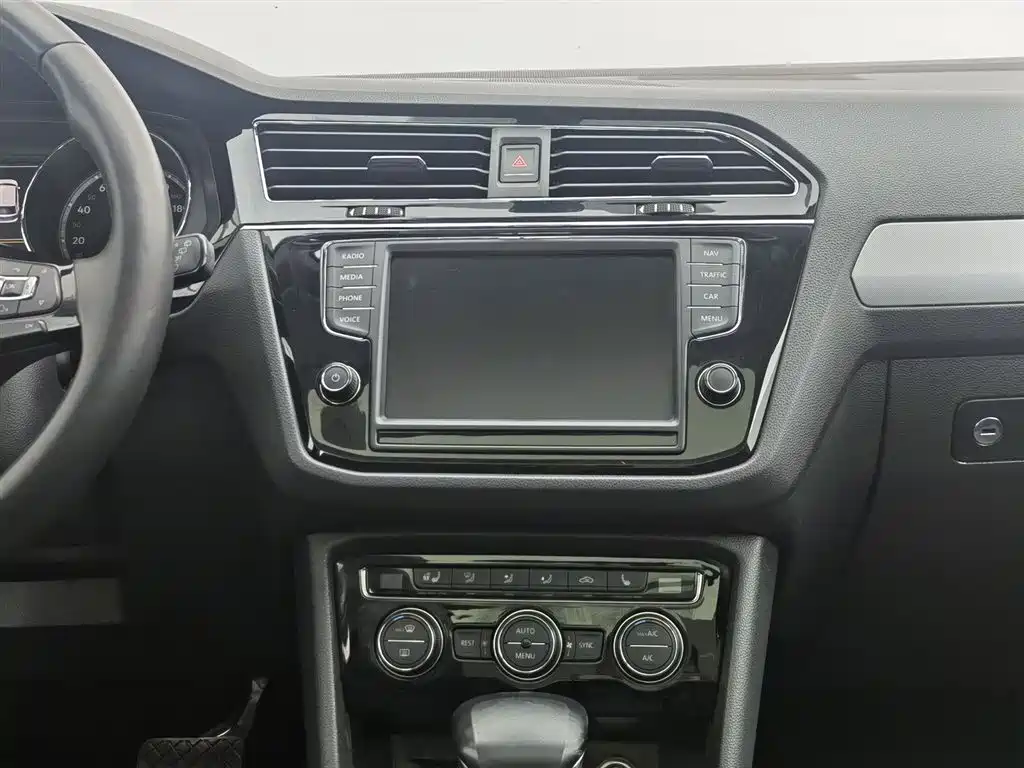 Volkswagen Tiguan L 2017 380TSI Automatic 4WD Luxury Edition фото 12