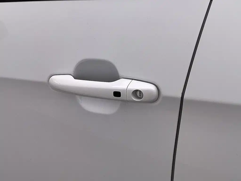 Фото 18 - Geely Vision X3