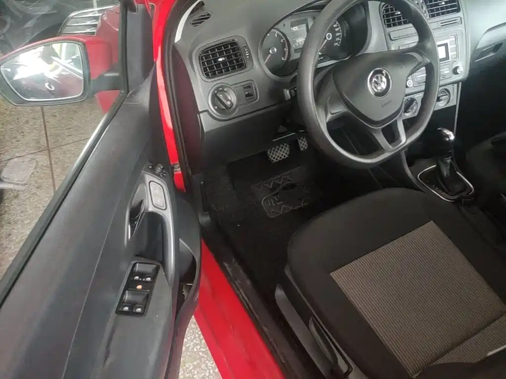 Volkswagen Polo 2016 1.4L Automatic Trend фото 16