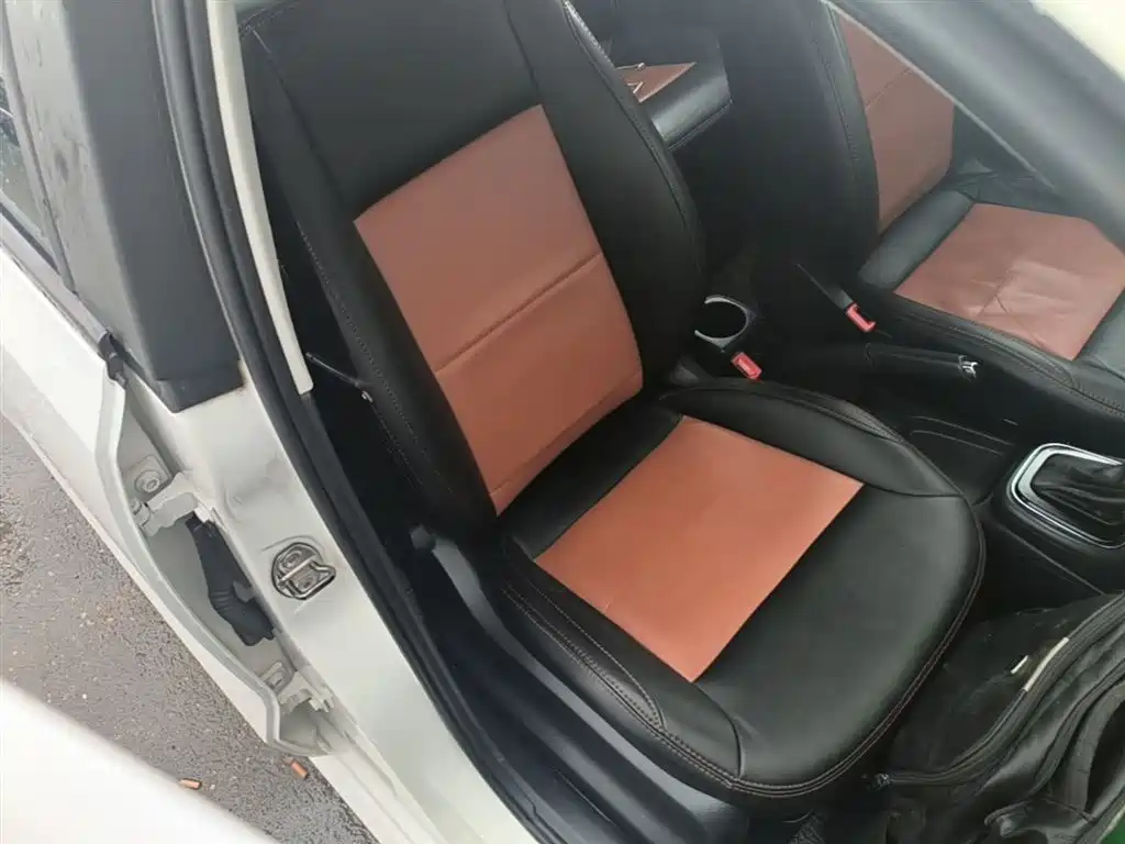 Volkswagen Polo 2016 1.6L Automatic Comfort фото 25