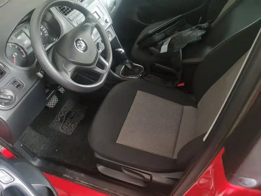 Volkswagen Polo 2016 1.4L Automatic Trend фото 15