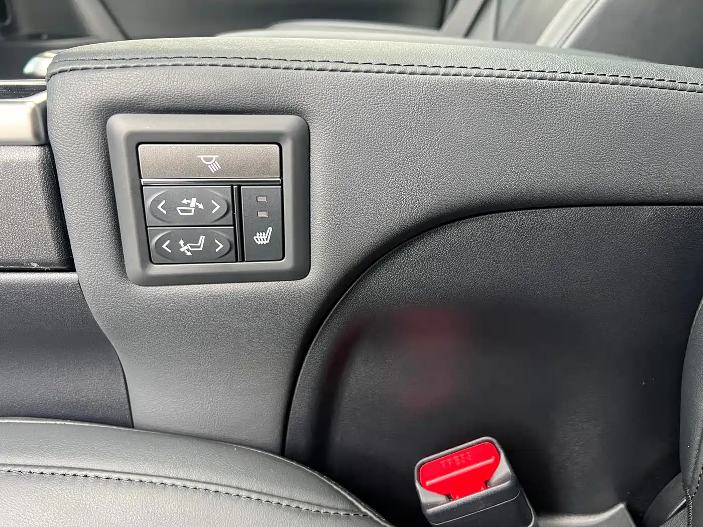 Toyota Vellfire 2020 Twin Engine 2.5L HV Premium Edition фото 17