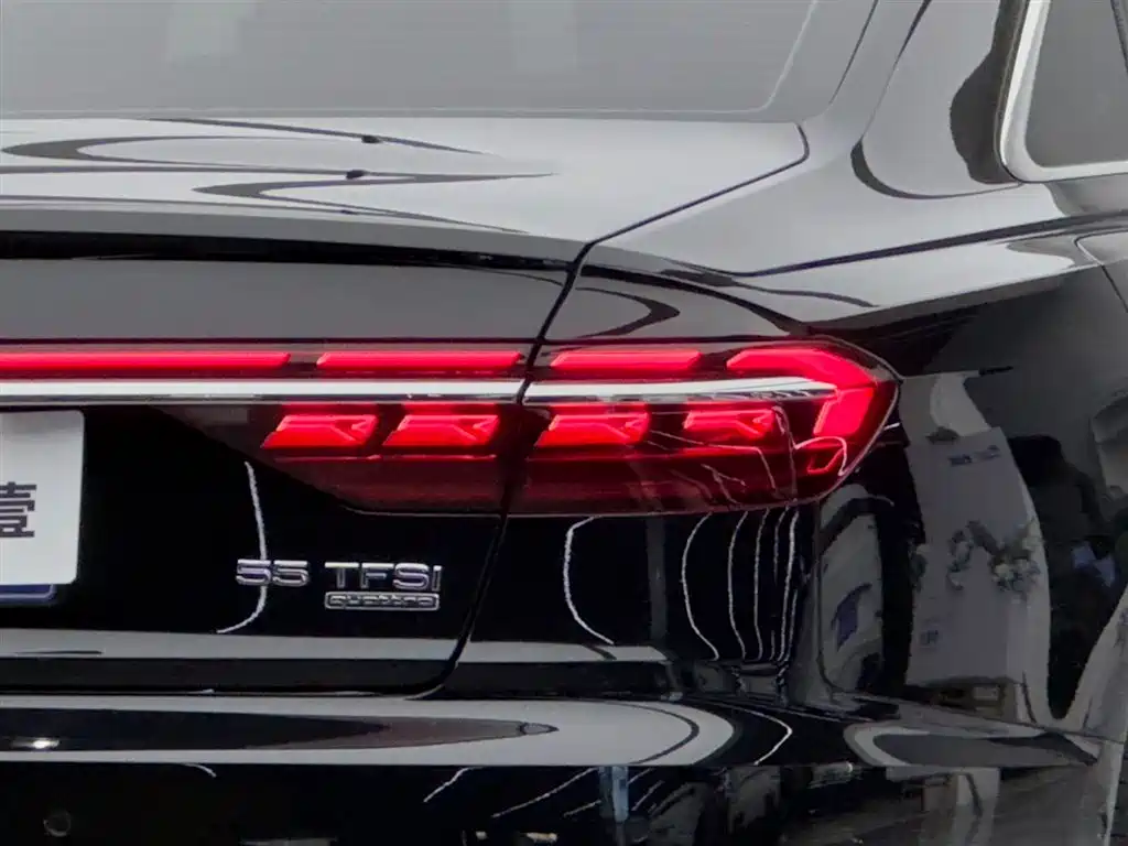 Photo 22 - Audi A8