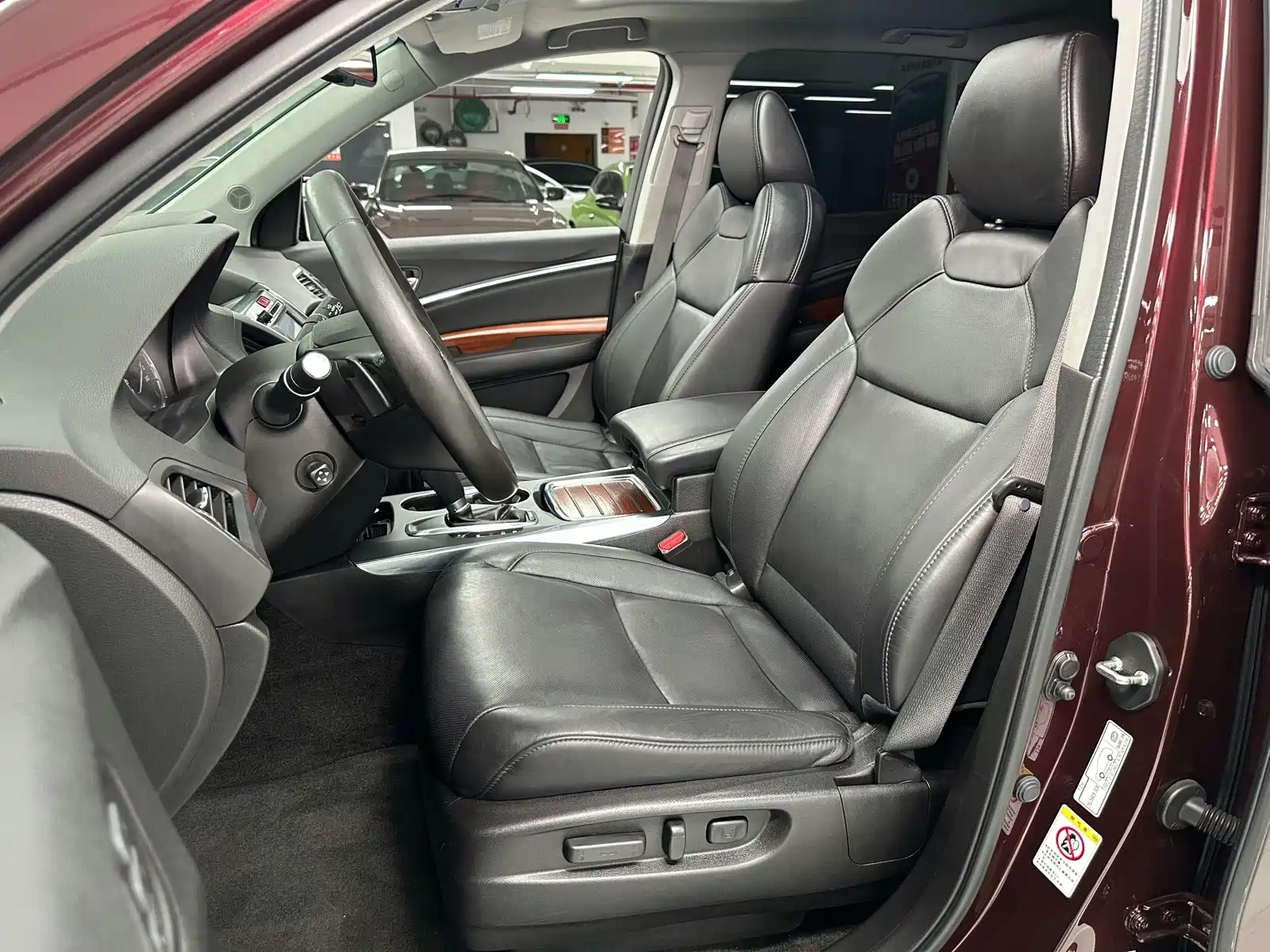 Photo 12 - Acura MDX