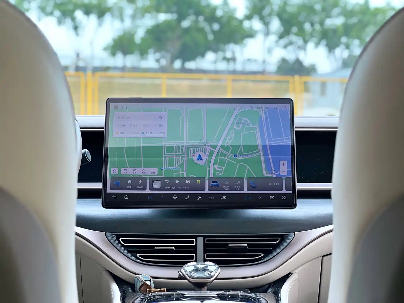 Denza D9 2023 2022 DM-i 970 AWD Flagship