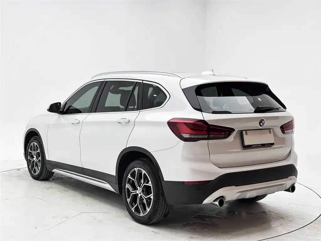 BMW X1 2022 sDrive20Li Fashion фото 4