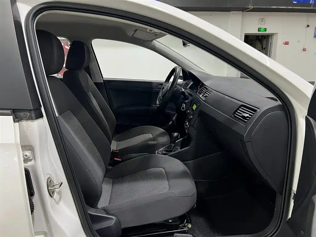 VOLKSWAGEN SANTANA