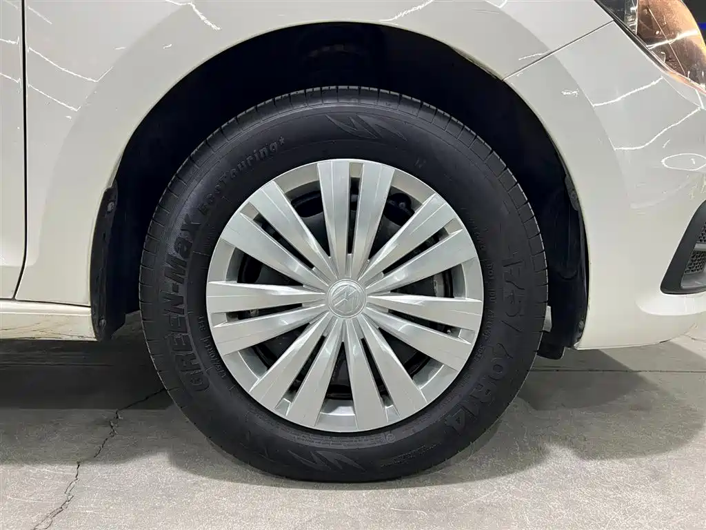 VOLKSWAGEN SANTANA