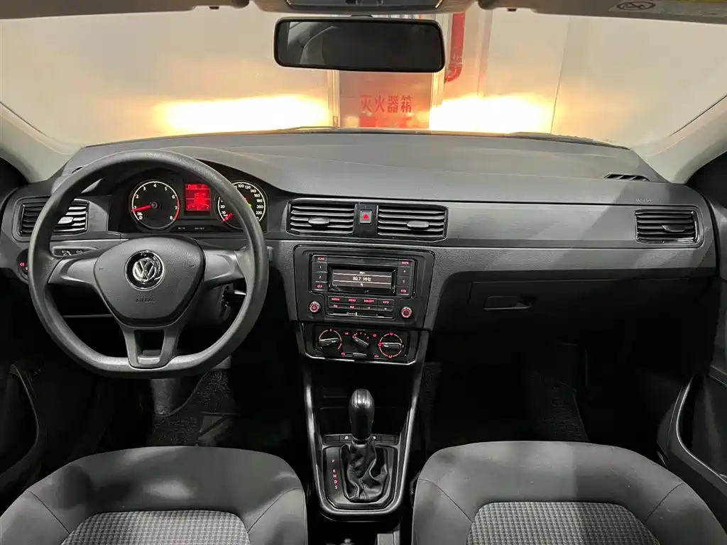 VOLKSWAGEN SANTANA