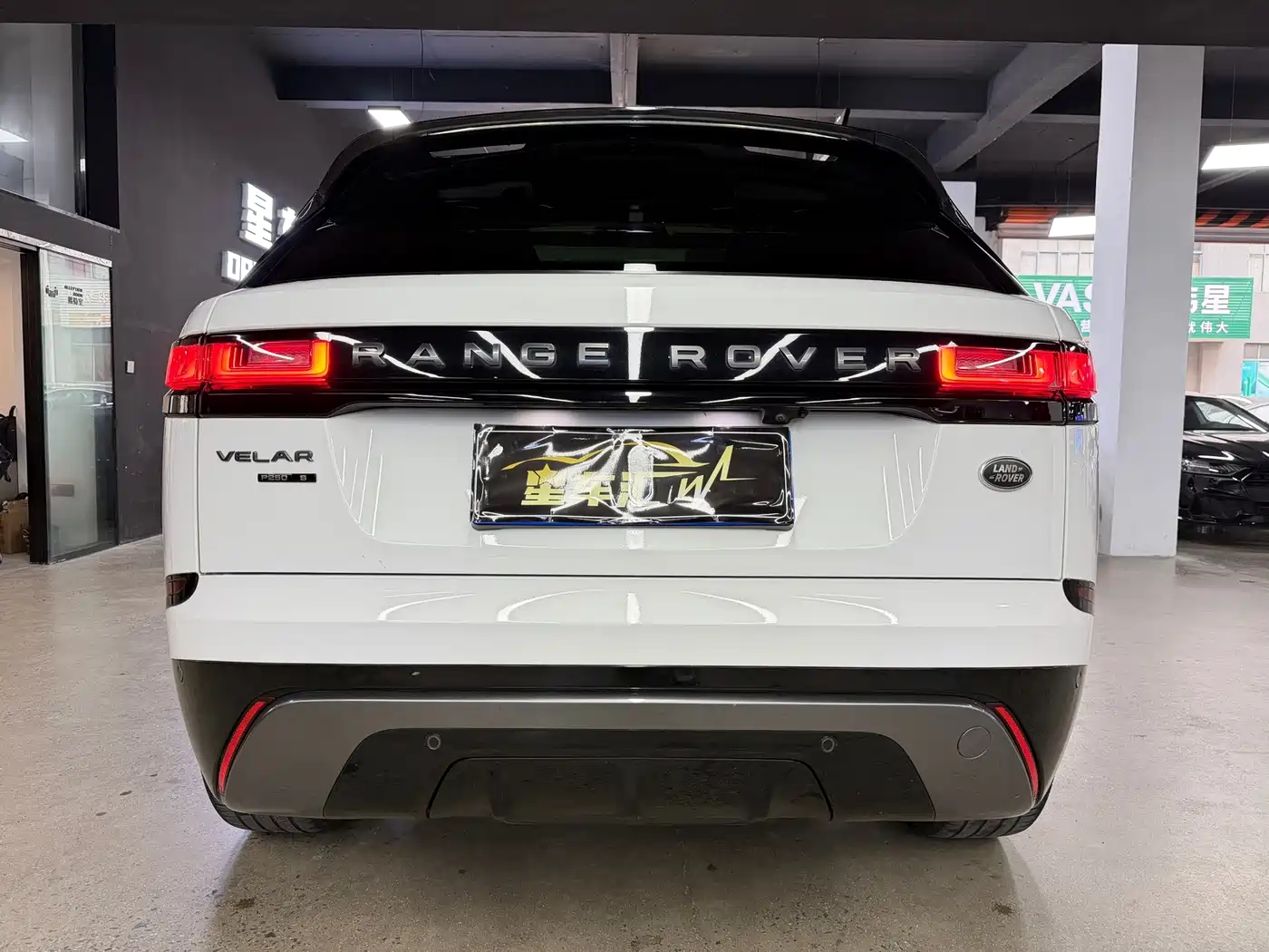 Фото 12 - Land Rover Range Rover Velar