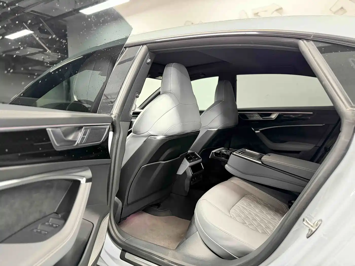 Фото 7 - Audi A7L