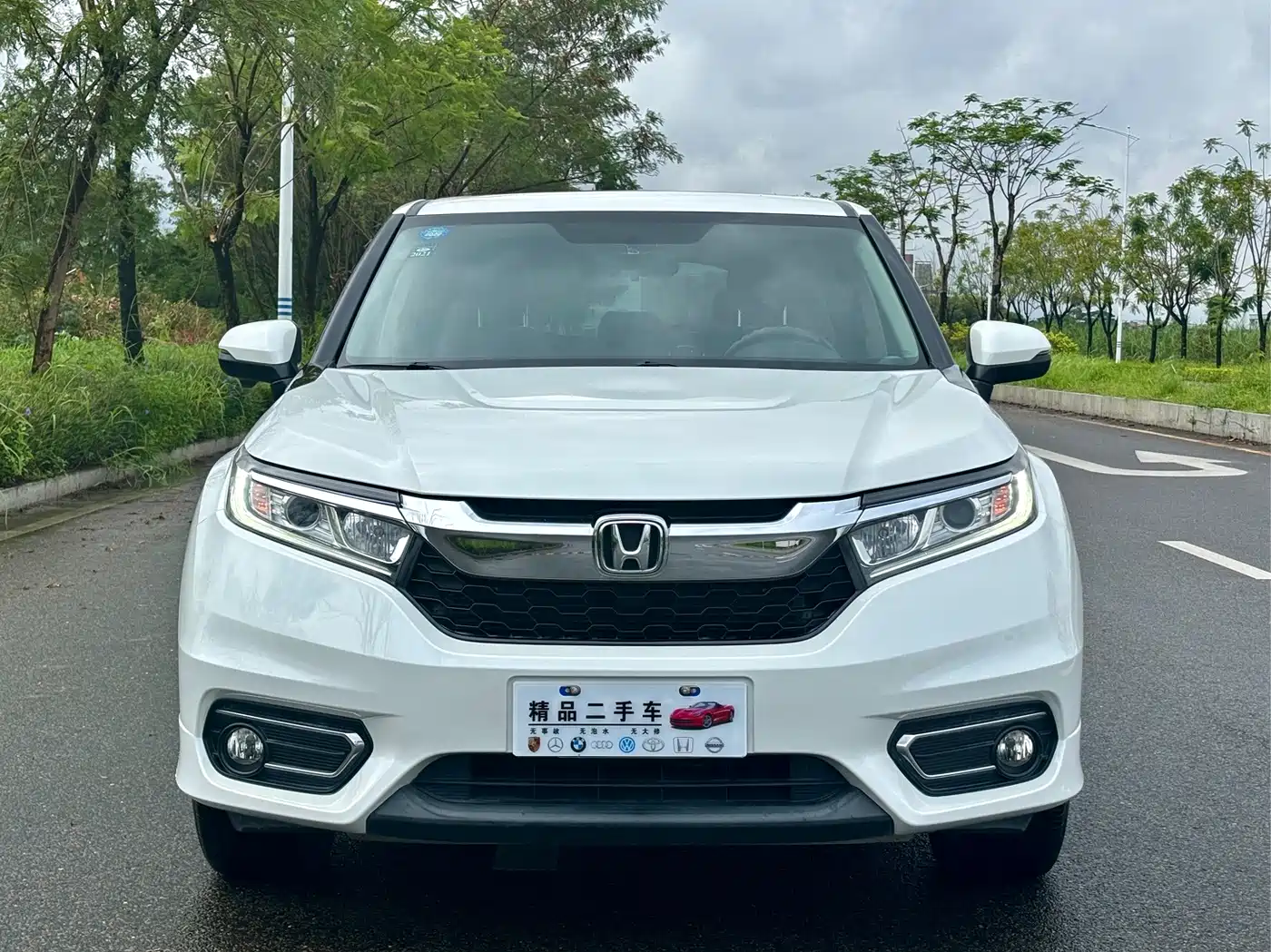 Photo 2 - Honda Avancier