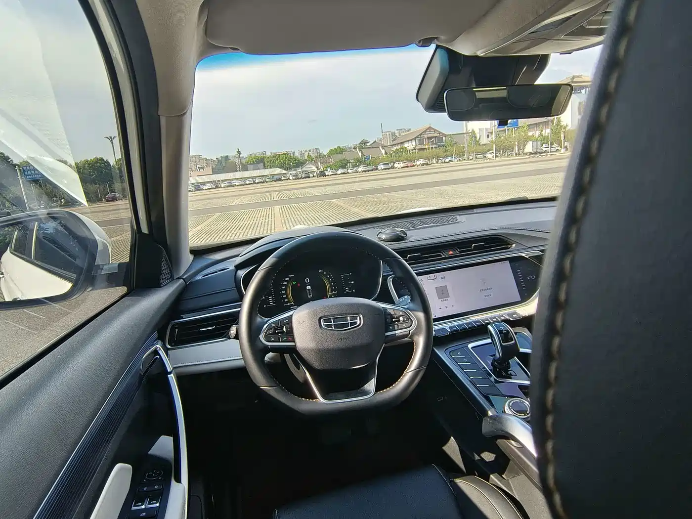 Photo 10 - Geely Boyue