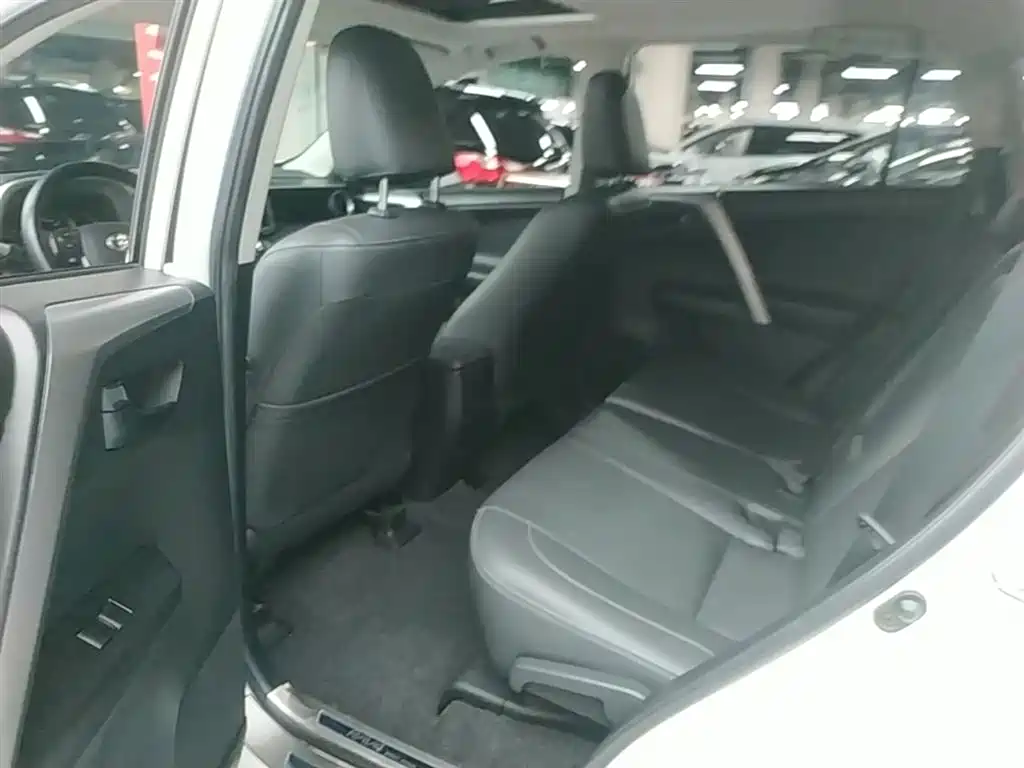 Toyota RAV4 Rongfang 2016 2.0L CVT 2WD Trend (China V) фото 17