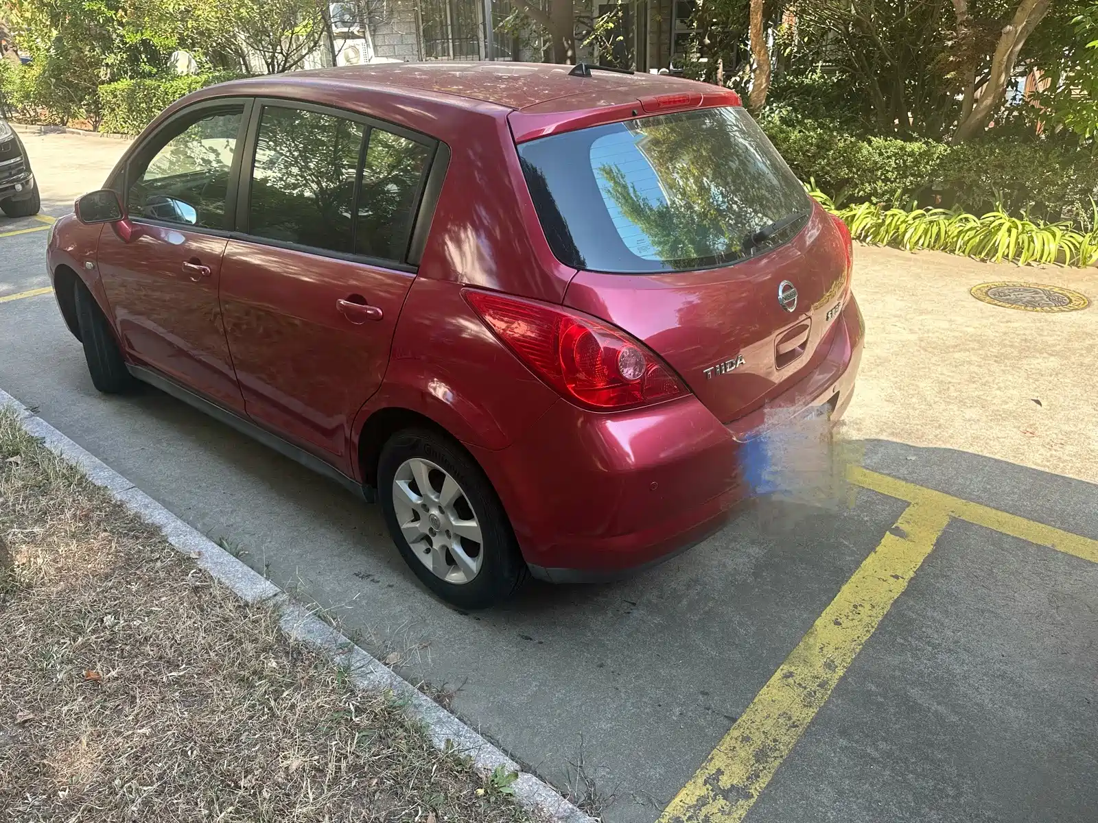Photo 3 - Nissan Tiida