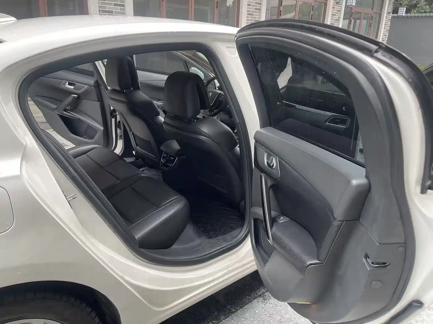 Peugeot 508 2011 2.3L Automatic Luxury Edition фото 10