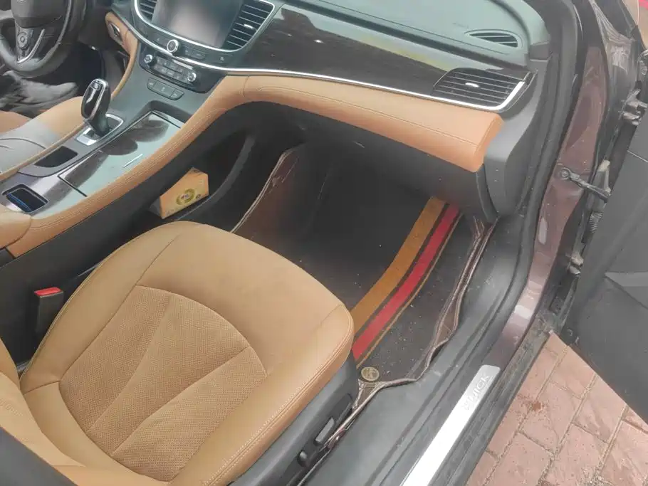 Photo 8 - Buick LaCrosse