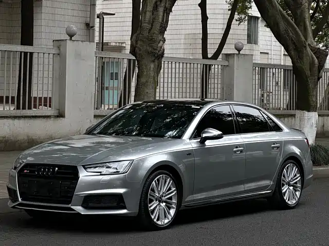 AUDI S4
