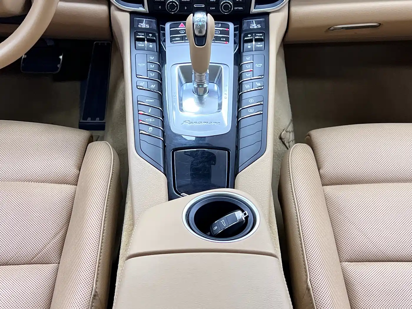 Porsche Panamera 2016 Panamera 4 Edition 3.0T фото 28