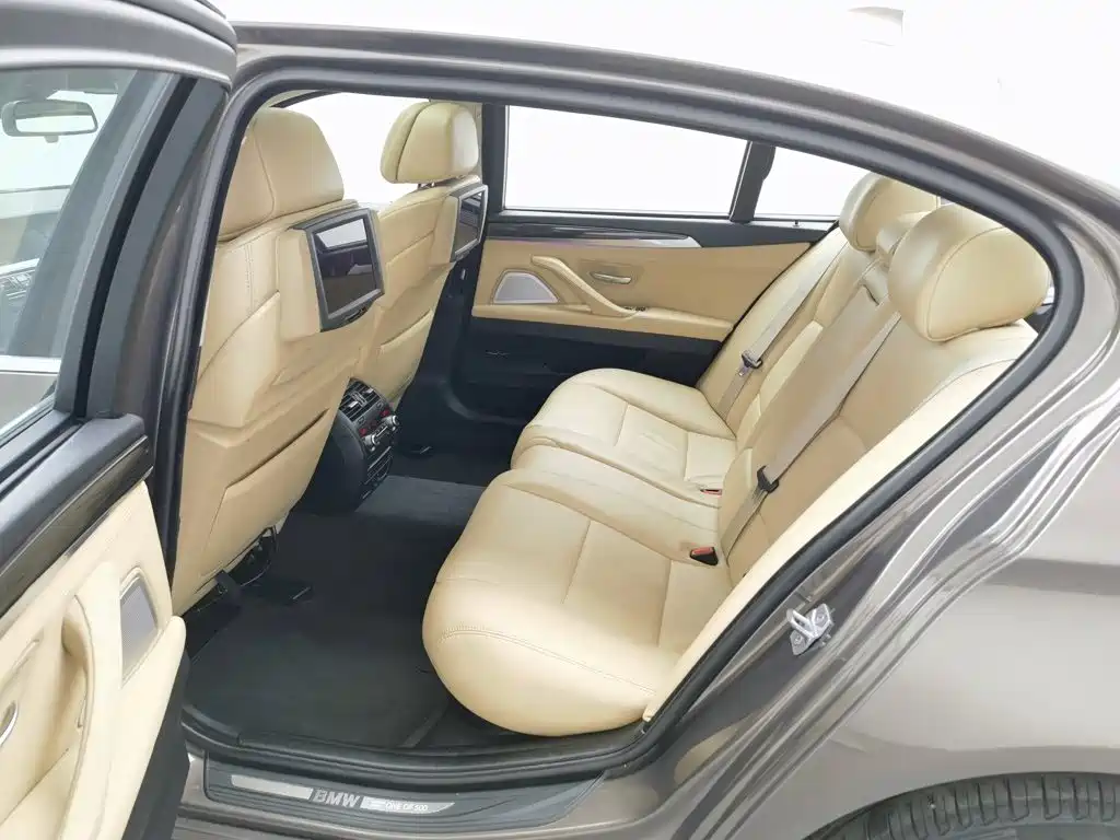 صورة 15 - BMW 5 Series