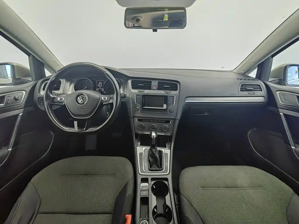Фото 5 - Volkswagen Golf