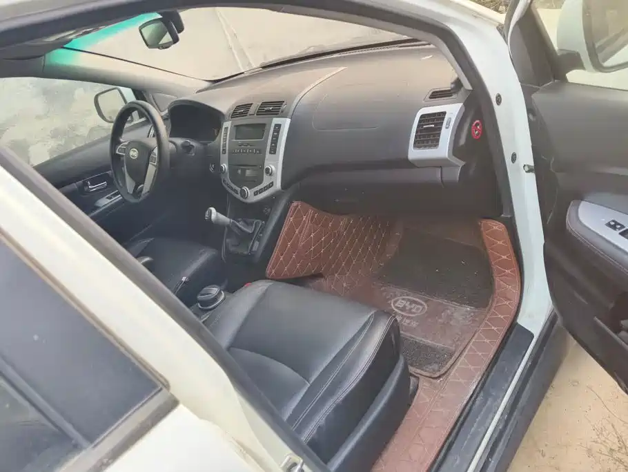 BYD S6 2015 2014 Model 2.0L Manual Luxury 5-Seater