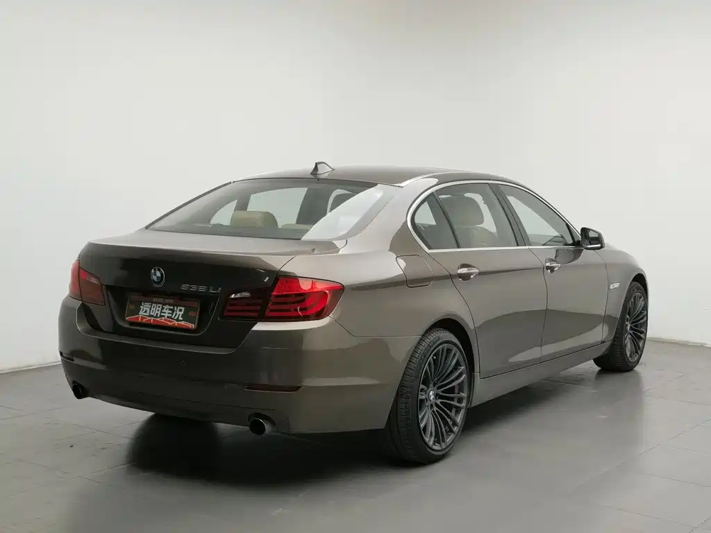 صورة 2 - BMW 5 Series