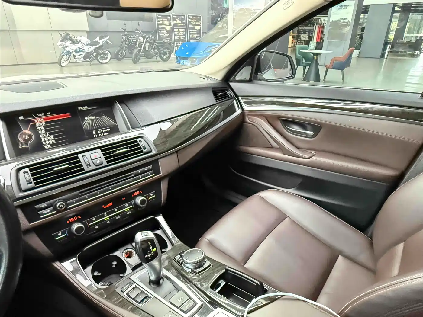 BMW 5 Series 2014 525Li Luxury Design Package фото 16