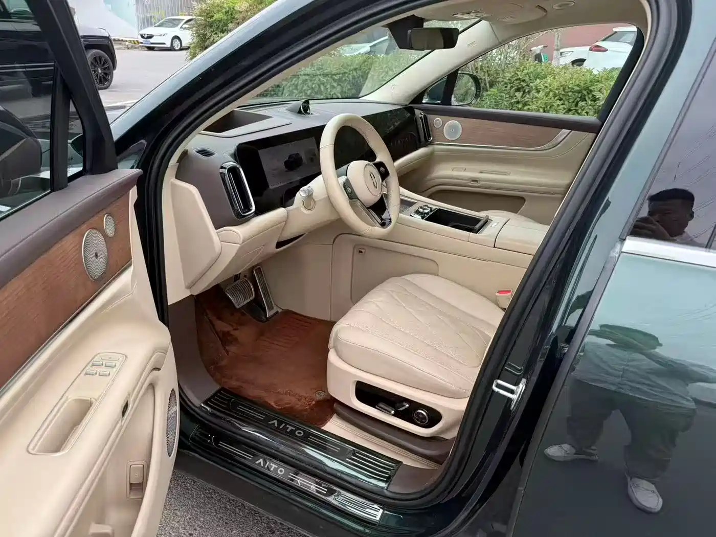 AITO Wenjie AITO M9 2024 Extended Range Ultra 42kWh 6-Seater фото 5