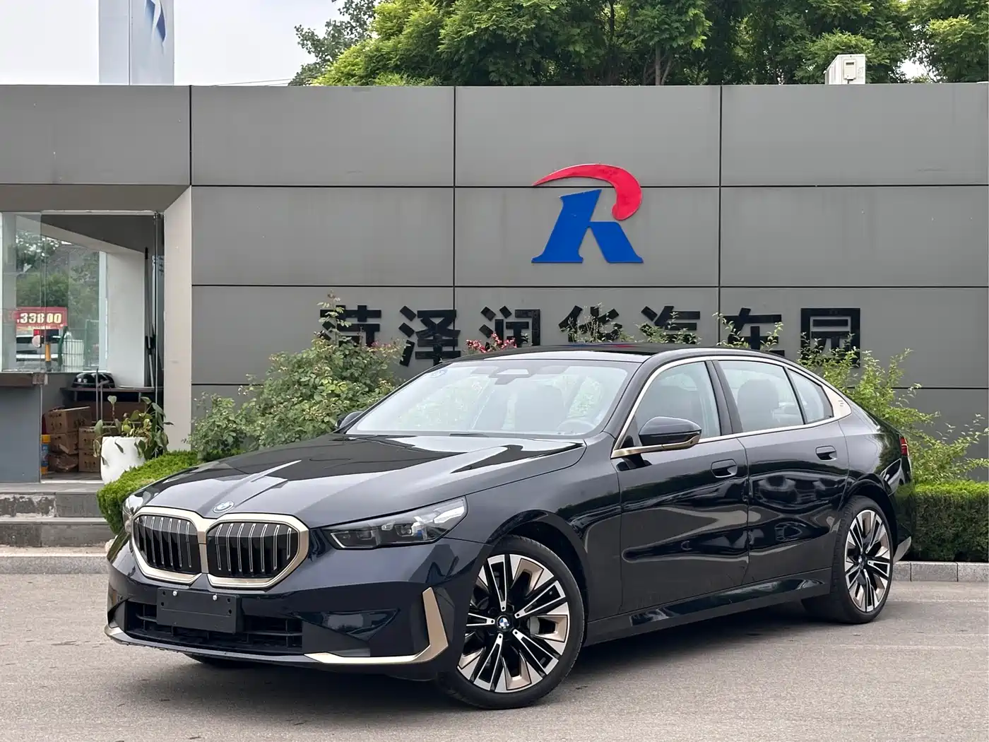 BMW 5 Series 2024 530Li Premium Luxury Package фото 13