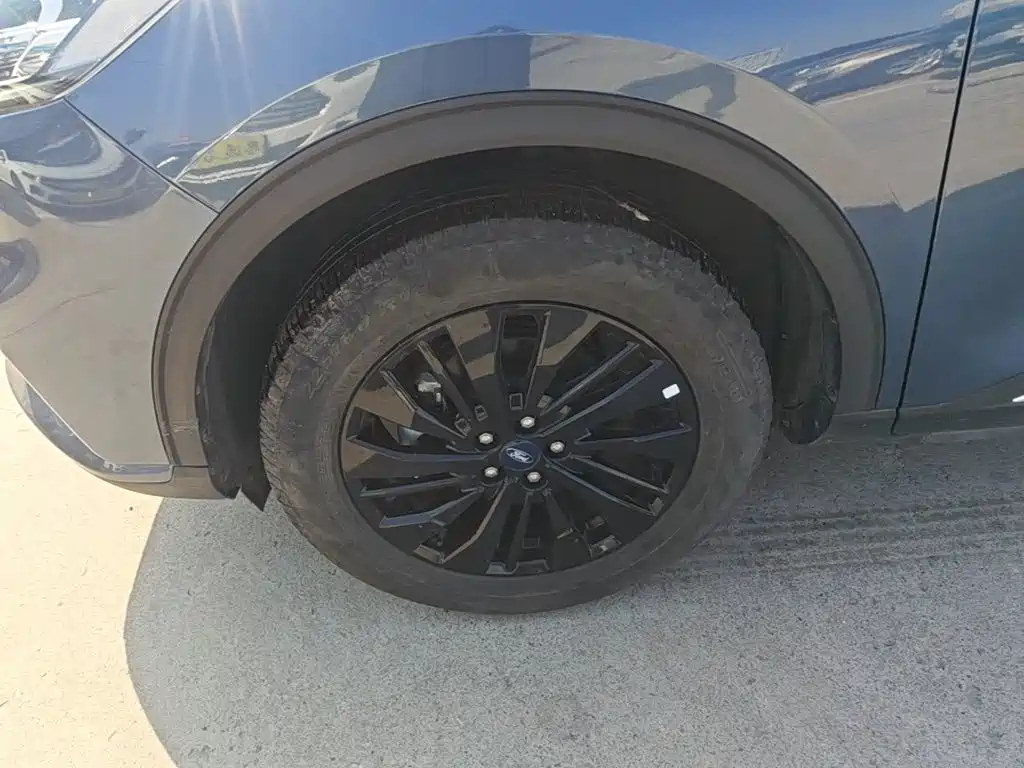 Ford Escape 2025 2024 Model EcoBoost 245 2WD Premium Edition