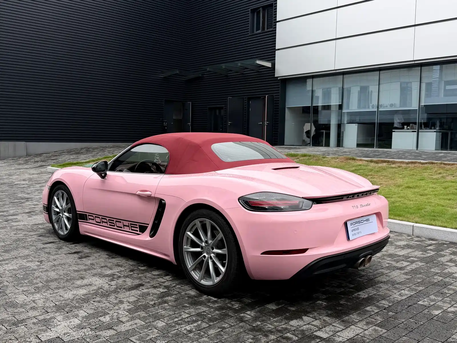 Photo 5 - Porsche 718