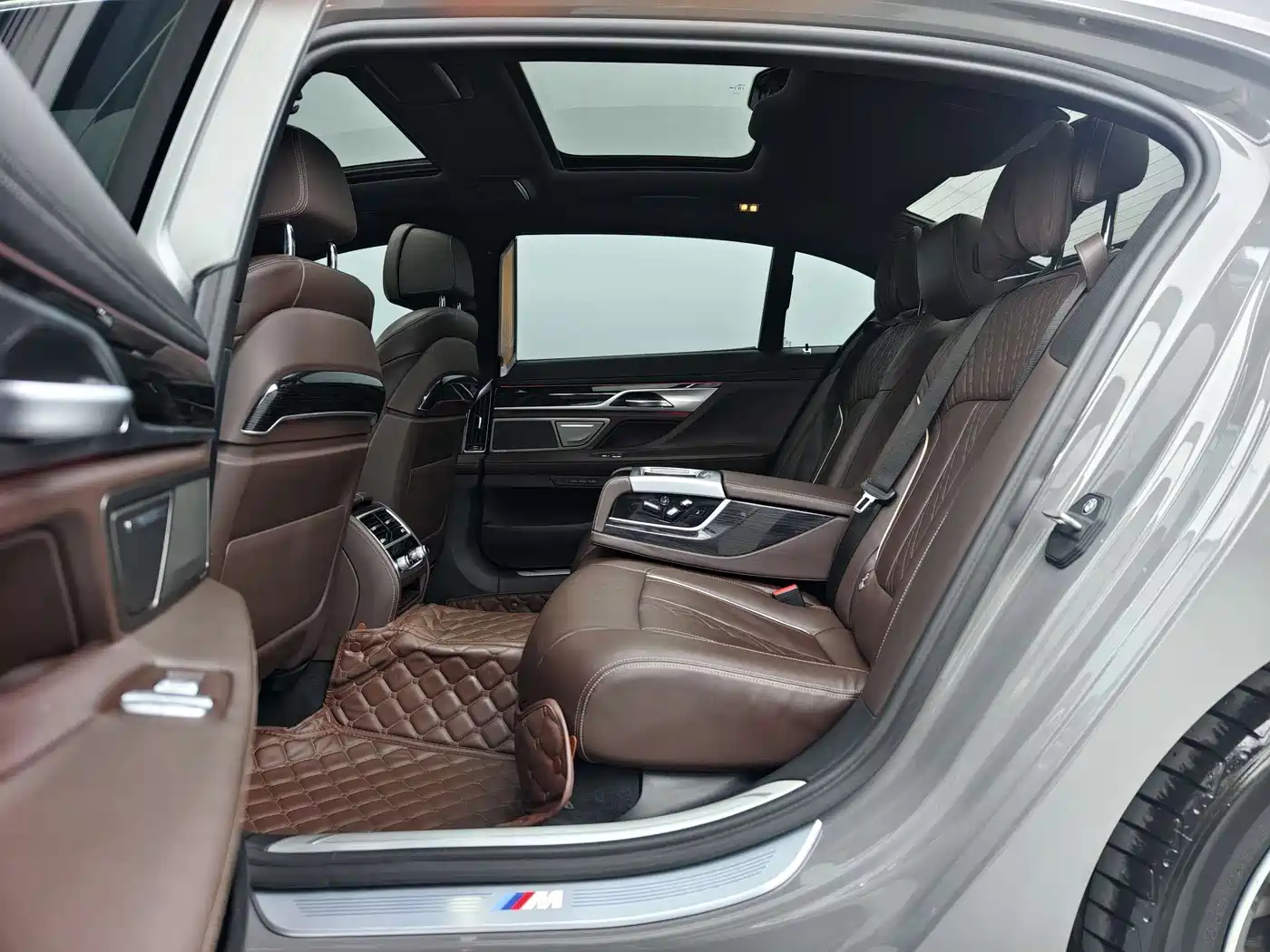 BMW 7 Series 2021 Model 730Li M Sport Package фото 14