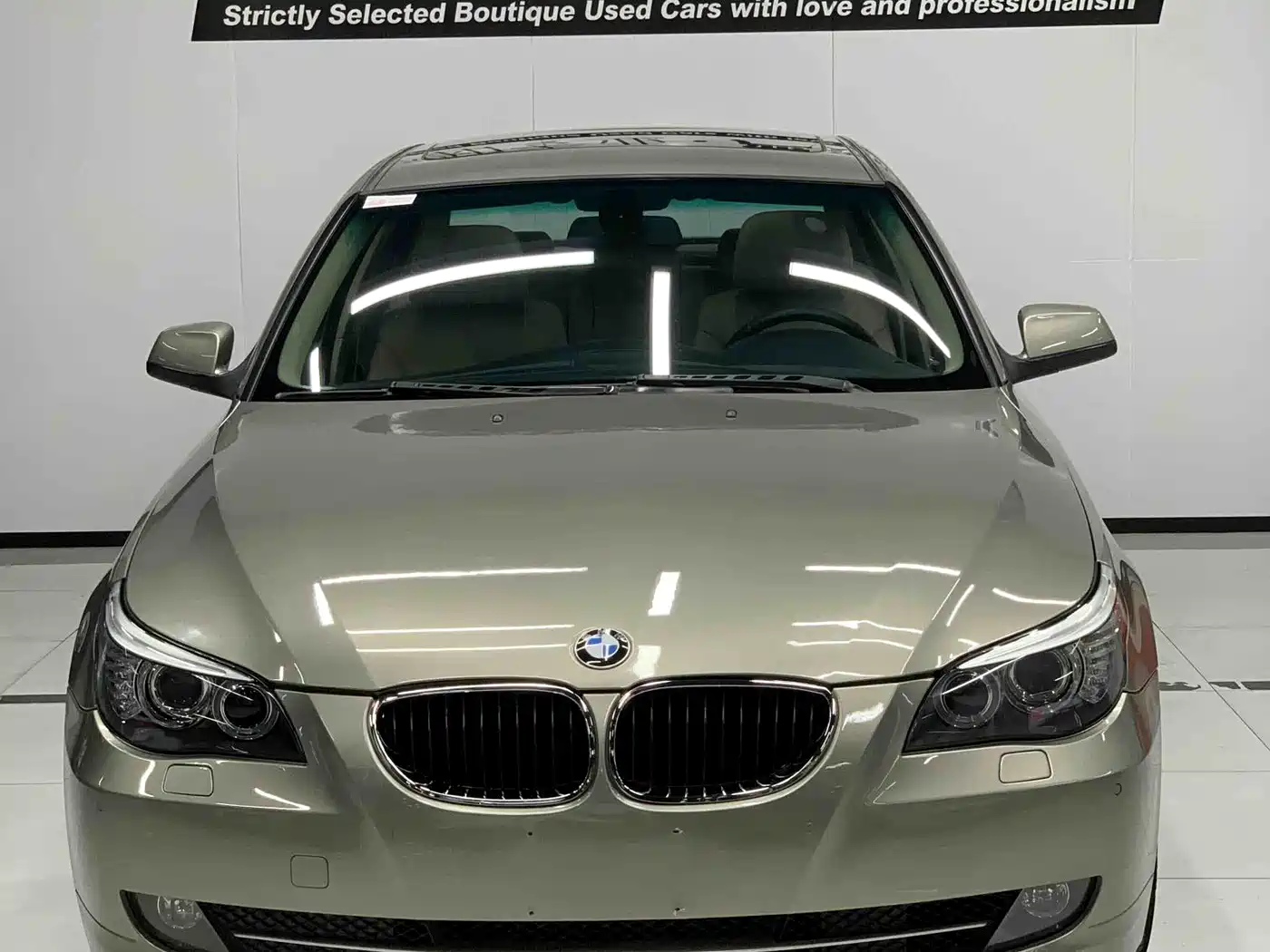 BMW 5 Series 2010 520Li Leading фото 2