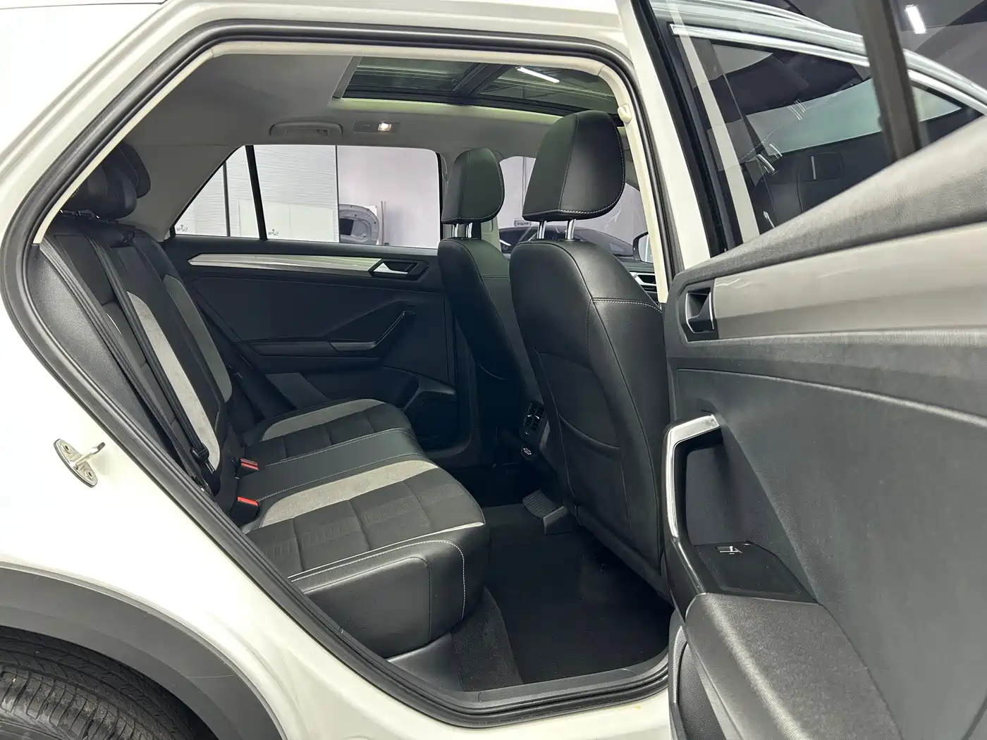 Volkswagen T-ROC 2022 280TSI DSG 2WD Elite PLUS фото 20