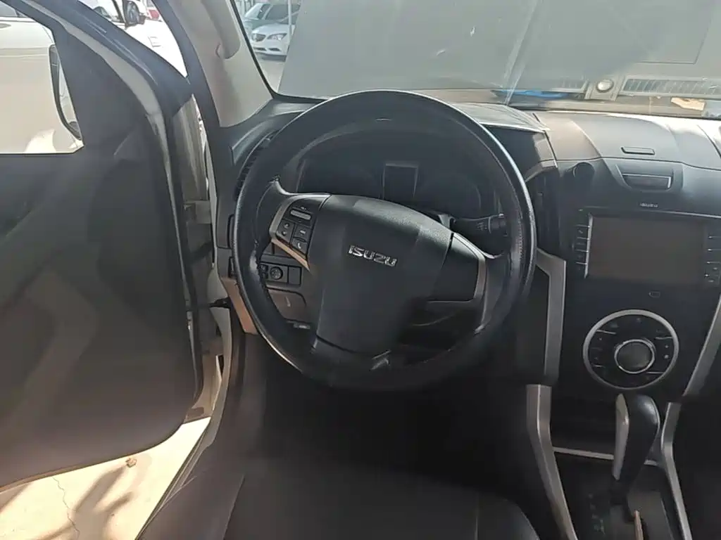 Photo 11 - Isuzu D-MAX