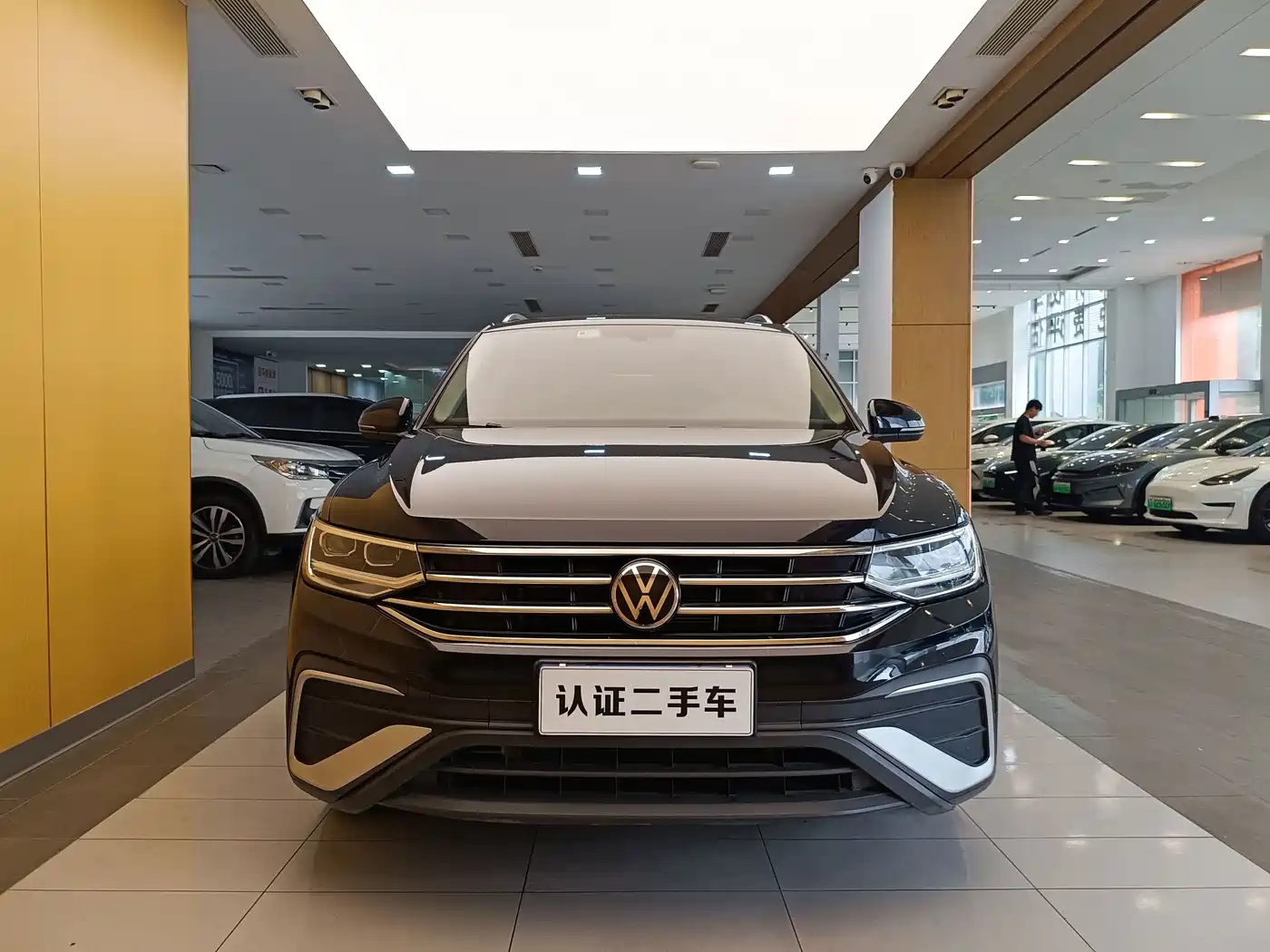 Фото 3 - Volkswagen Tiguan L